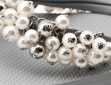 Grau Perle weiss silber  /  In den Größen 36, 37, 38, 39, 40, 41, 42 verfügbar.