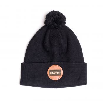 Schwarze Mütze mit Bommel