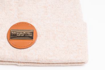 Beige Mütze mit Bommel