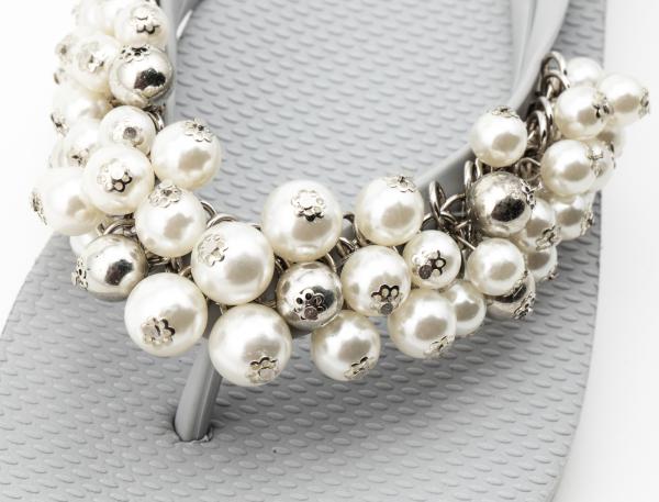 Grau Perle weiss silber  /  In den Größen 36, 37, 38, 39, 40, 41, 42 verfügbar.